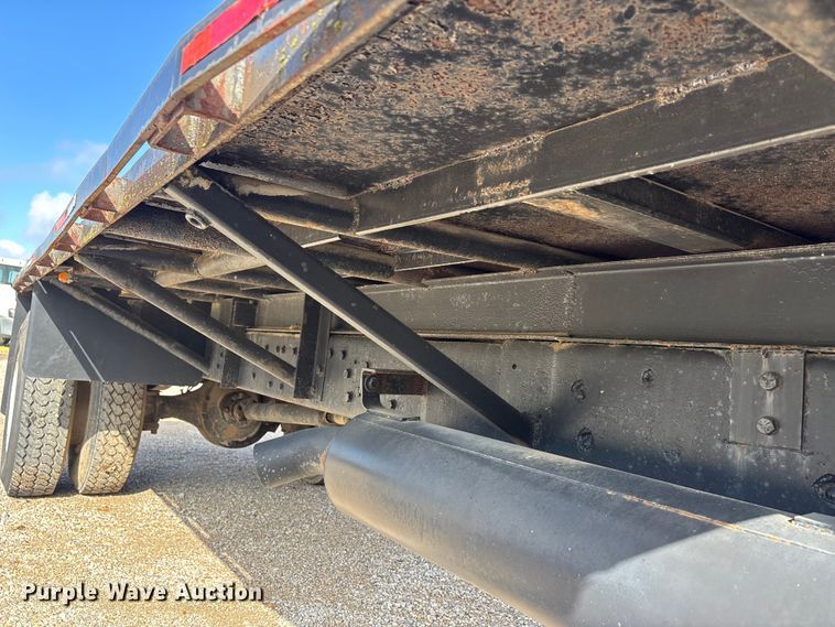 image for item DV4255 1977 Ford U800 flatbed truck