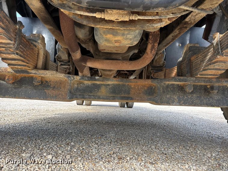 image for item DV4255 1977 Ford U800 flatbed truck