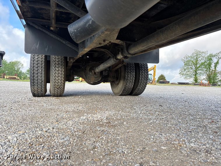 image for item DV4255 1977 Ford U800 flatbed truck