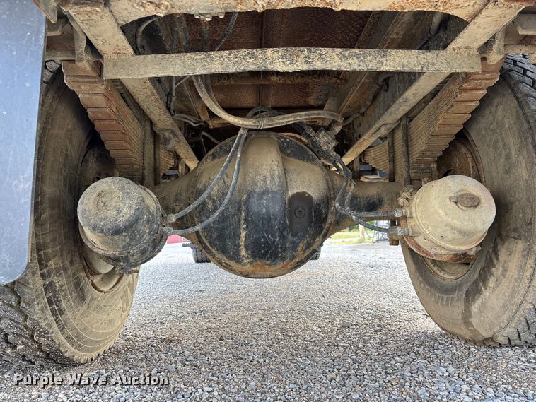image for item DV4255 1977 Ford U800 flatbed truck