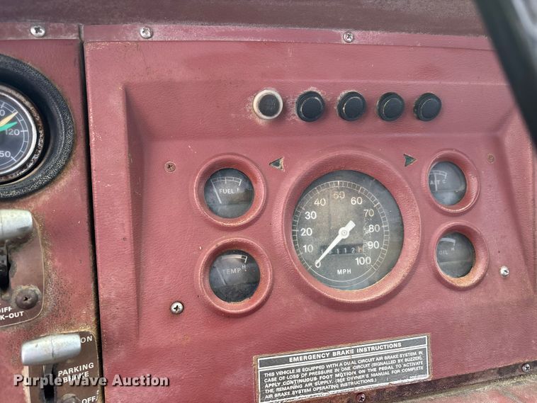 image for item DV4255 1977 Ford U800 flatbed truck