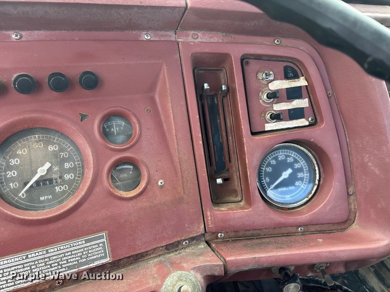 image for item DV4255 1977 Ford U800 flatbed truck