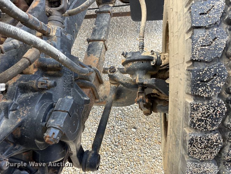 image for item DV4255 1977 Ford U800 flatbed truck
