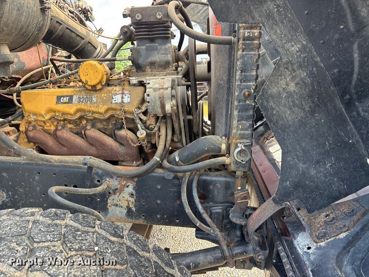 image for item DV4255 1977 Ford U800 flatbed truck