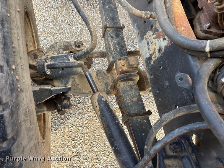 image for item DV4255 1977 Ford U800 flatbed truck
