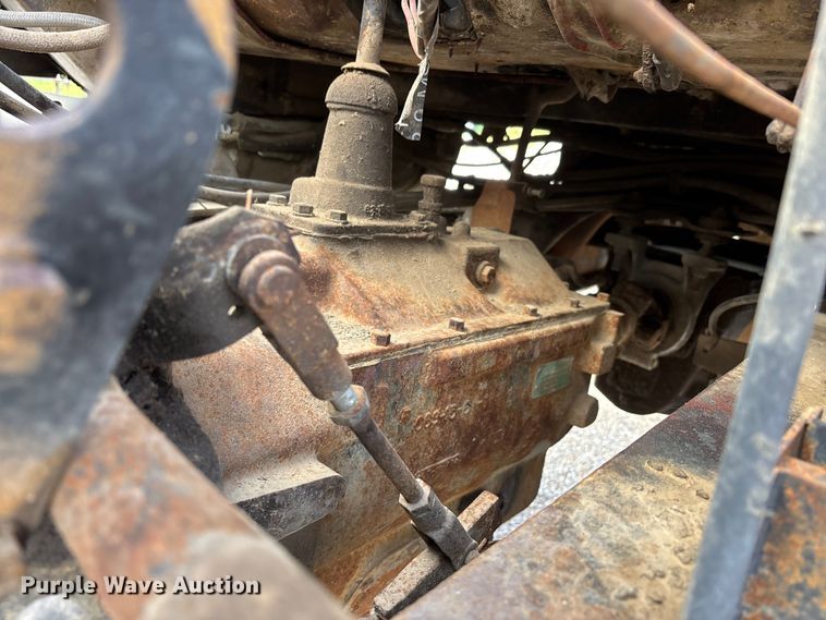 image for item DV4255 1977 Ford U800 flatbed truck