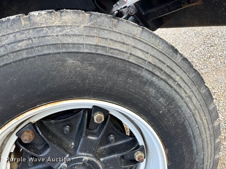 image for item DV4255 1977 Ford U800 flatbed truck
