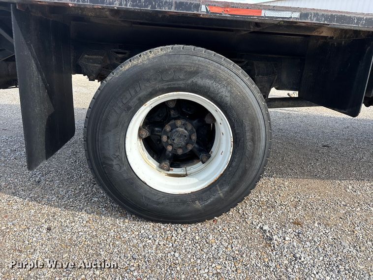 image for item DV4255 1977 Ford U800 flatbed truck