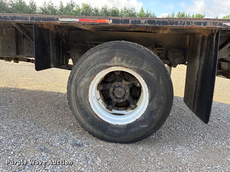 image for item DV4255 1977 Ford U800 flatbed truck