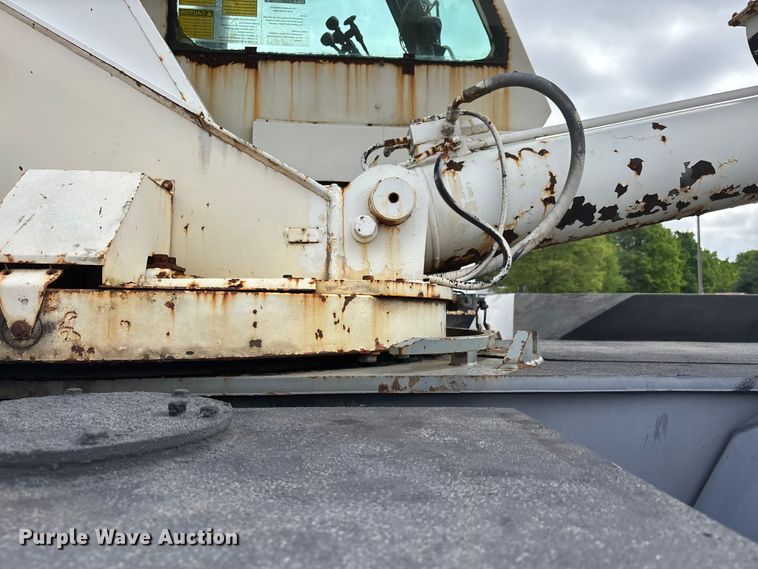 image for item DV4256 1992 Lorain LRT-350D crane
