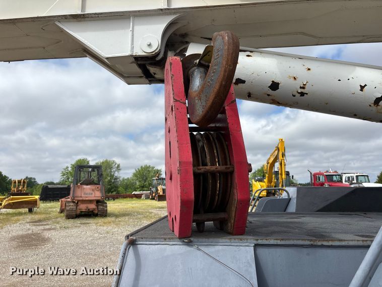 image for item DV4256 1992 Lorain LRT-350D crane