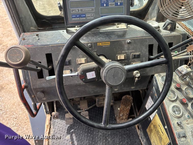 image for item DV4256 1992 Lorain LRT-350D crane