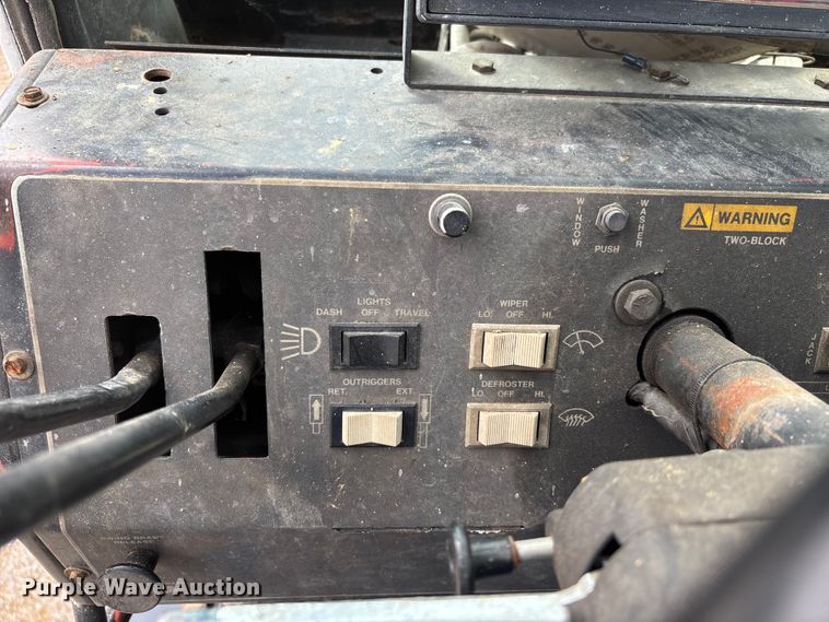 image for item DV4256 1992 Lorain LRT-350D crane
