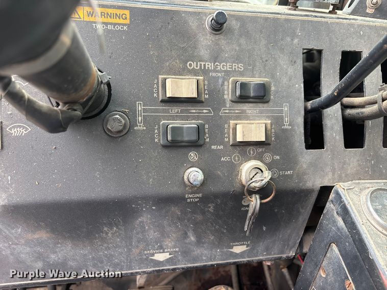 image for item DV4256 1992 Lorain LRT-350D crane