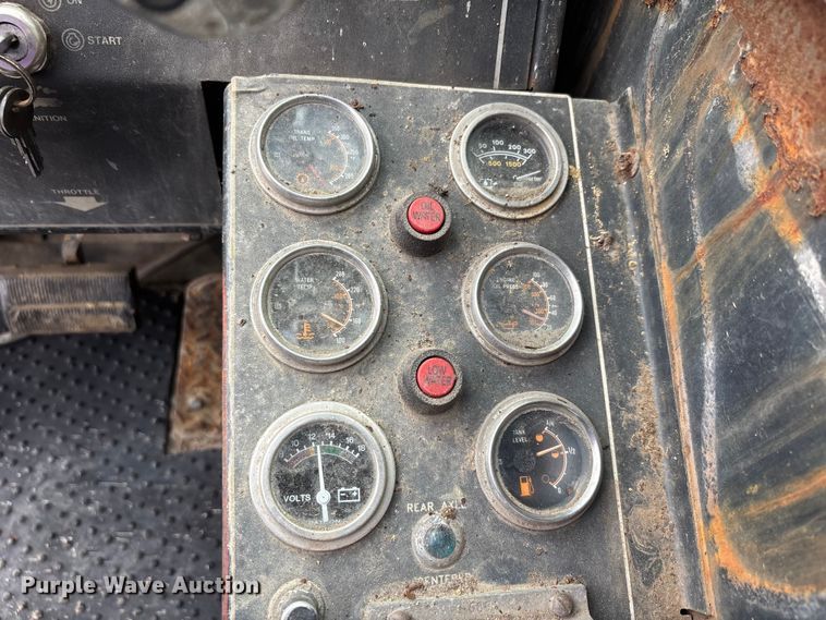 image for item DV4256 1992 Lorain LRT-350D crane