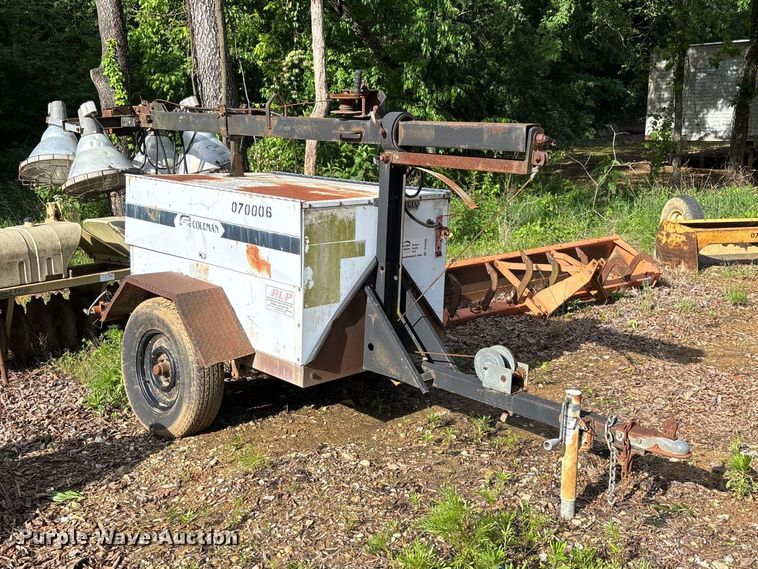 image for item DV4285 Coleman MH4000RDKH light plant