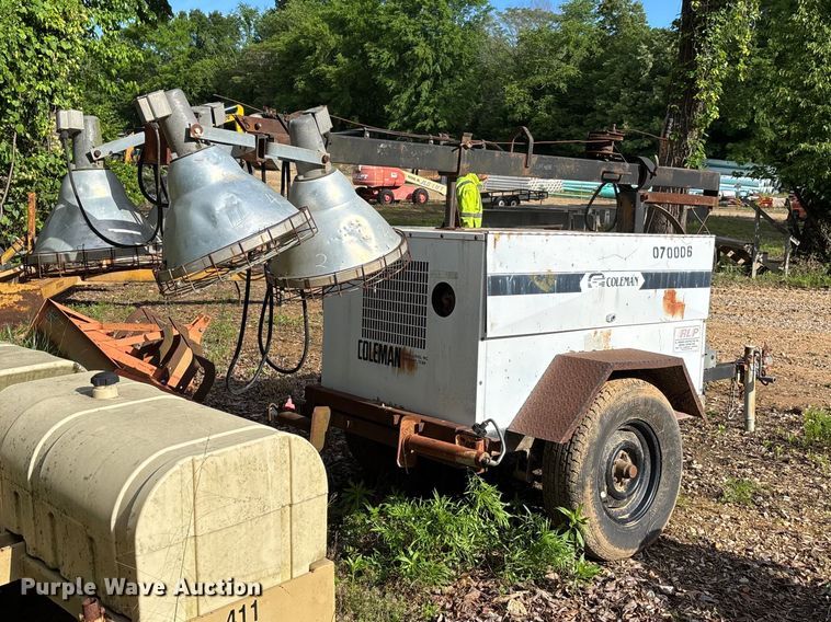image for item DV4285 Coleman MH4000RDKH light plant