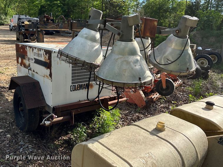 image for item DV4285 Coleman MH4000RDKH light plant