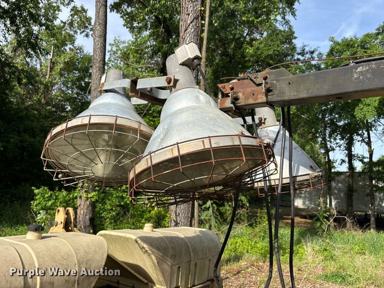 image for item DV4285 Coleman MH4000RDKH light plant