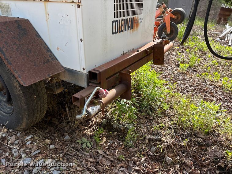 image for item DV4285 Coleman MH4000RDKH light plant
