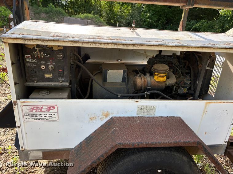 image for item DV4285 Coleman MH4000RDKH light plant