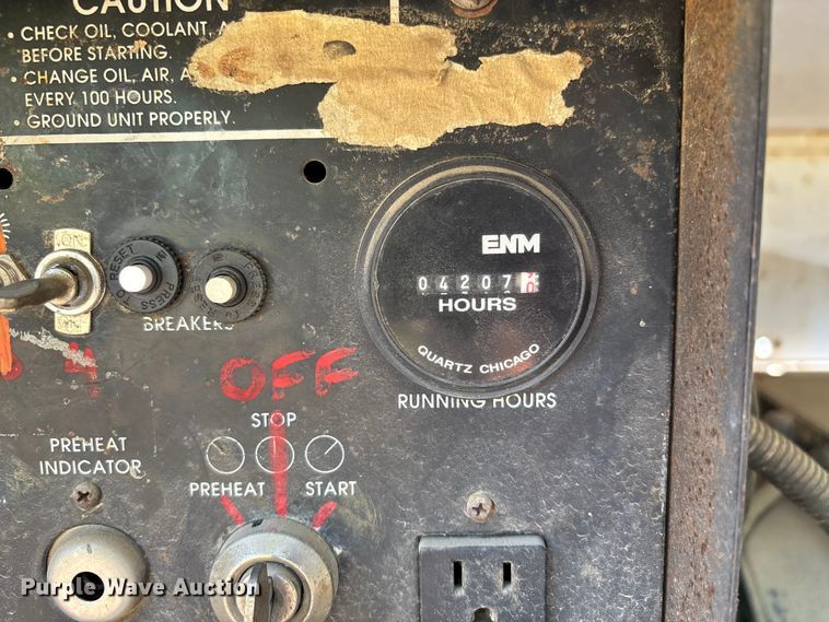 image for item DV4285 Coleman MH4000RDKH light plant