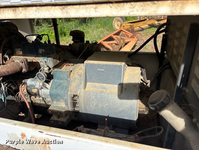 image for item DV4285 Coleman MH4000RDKH light plant