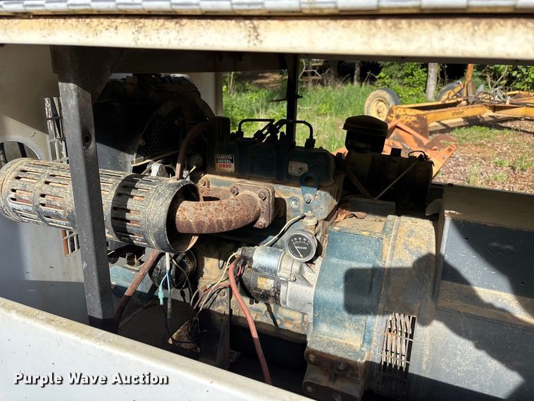 image for item DV4285 Coleman MH4000RDKH light plant