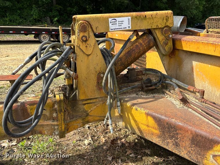 image for item DV4287 1997 Reynolds  17C scraper