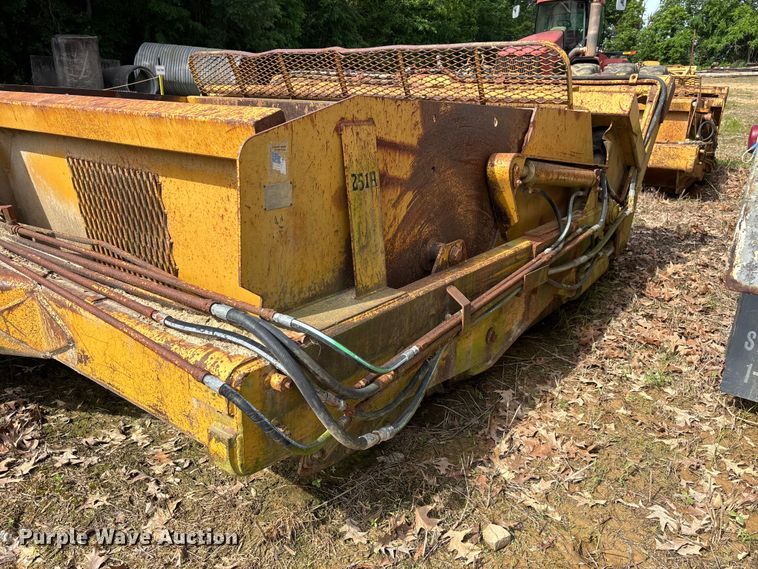 image for item DV4287 1997 Reynolds  17C scraper