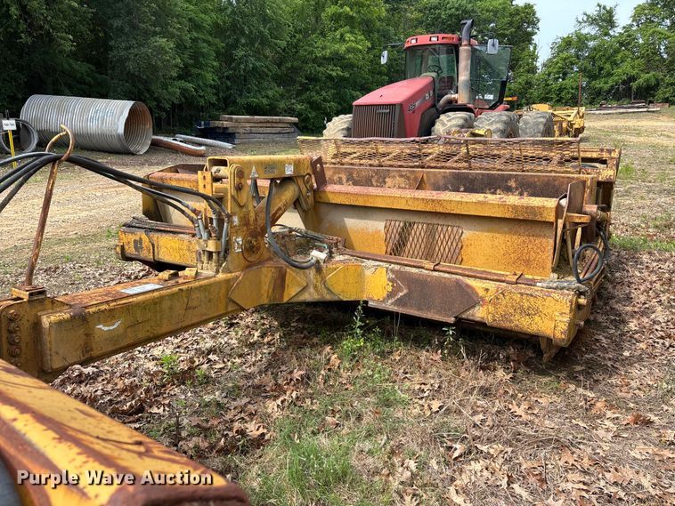 image for item DV4288 2000 Reynolds 17C scraper