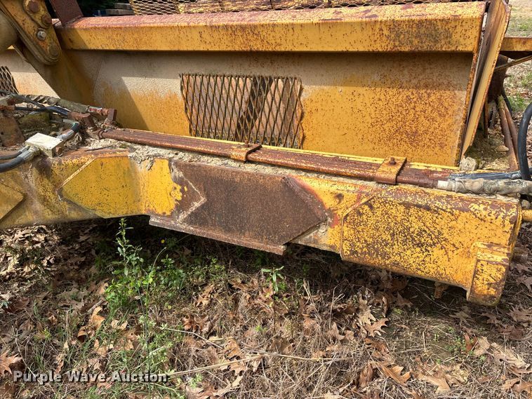 image for item DV4288 2000 Reynolds 17C scraper