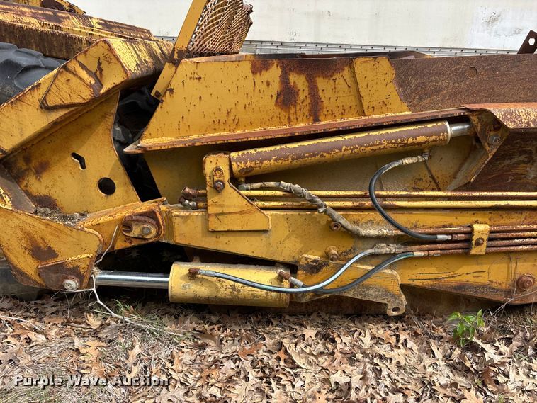 image for item DV4288 2000 Reynolds 17C scraper