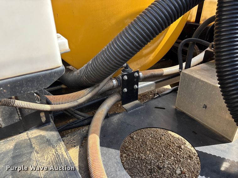 image for item DV4304 2023 Vermeer CV573GT vacuum excavator