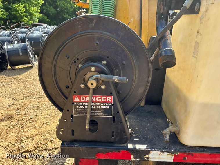image for item DV4304 2023 Vermeer CV573GT vacuum excavator