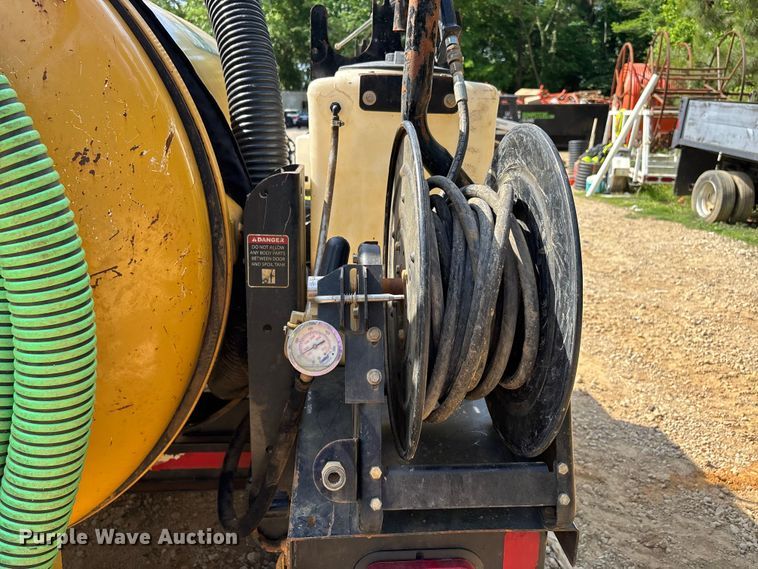 image for item DV4304 2023 Vermeer CV573GT vacuum excavator