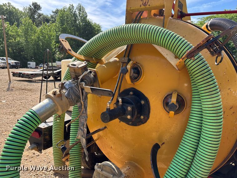 image for item DV4304 2023 Vermeer CV573GT vacuum excavator