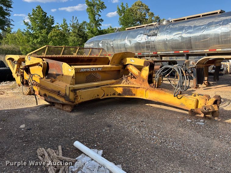 image for item DV4308 John Deere 1812C scraper