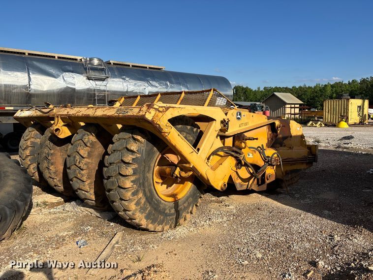 image for item DV4308 John Deere 1812C scraper