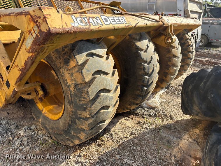 image for item DV4308 John Deere 1812C scraper