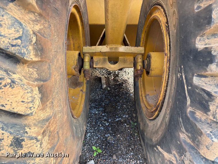 image for item DV4308 John Deere 1812C scraper