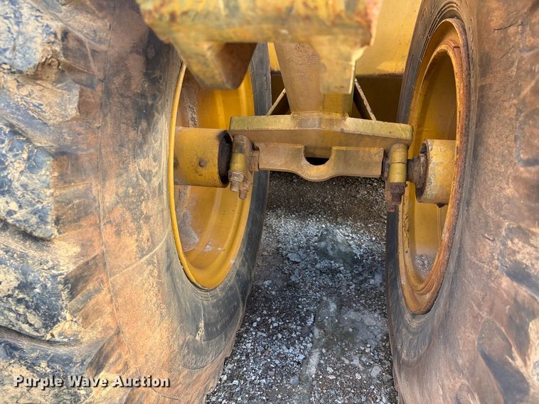 image for item DV4308 John Deere 1812C scraper