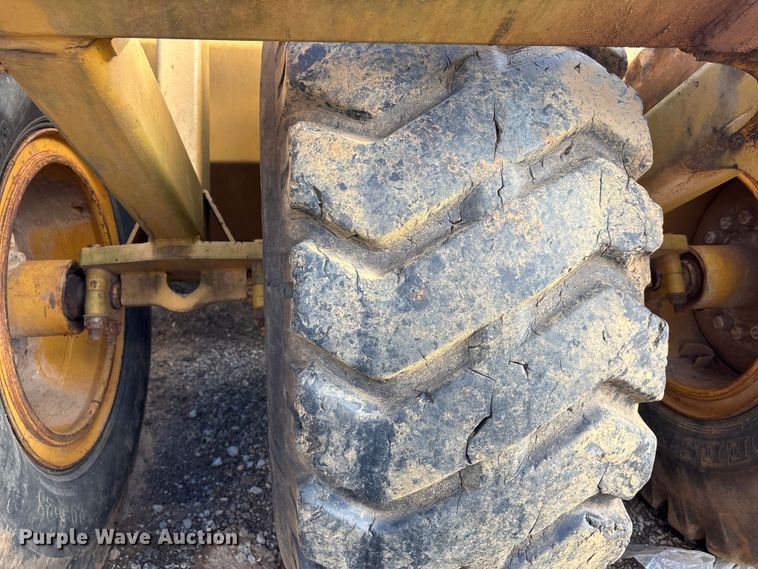 image for item DV4308 John Deere 1812C scraper
