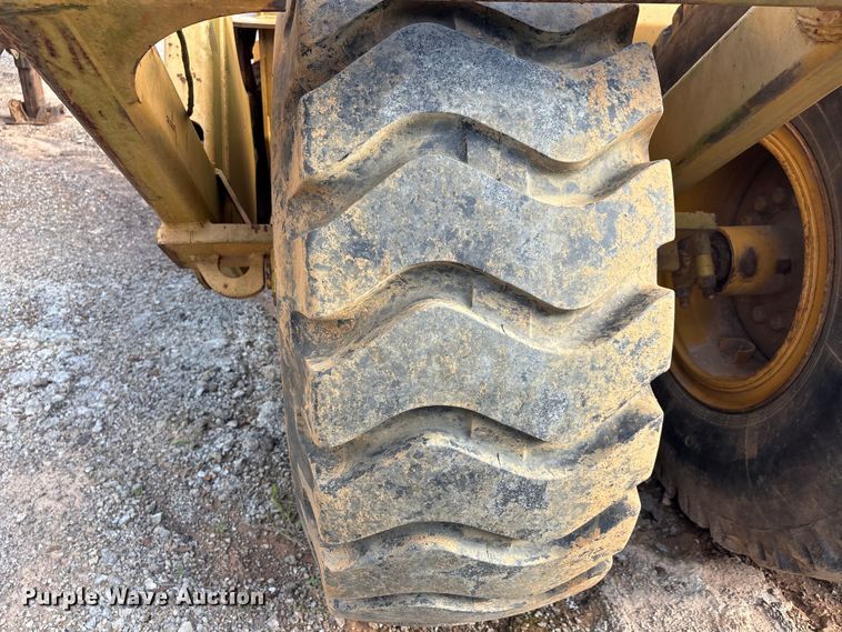 image for item DV4308 John Deere 1812C scraper