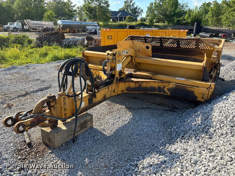 image for item DV4309 John Deere 1812C scraper