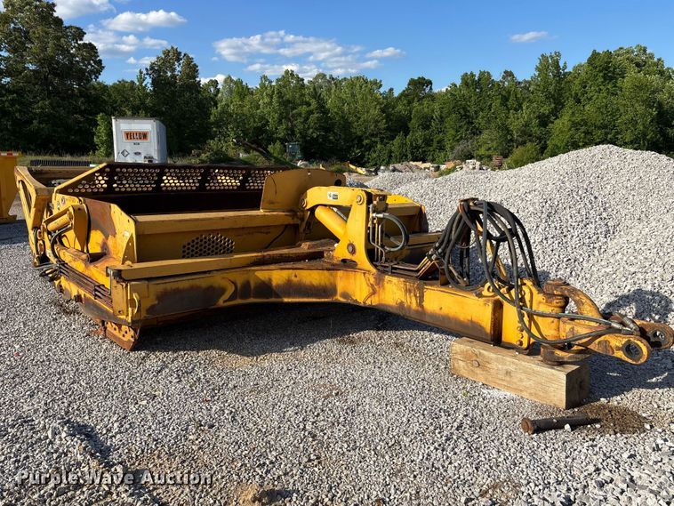 image for item DV4309 John Deere 1812C scraper