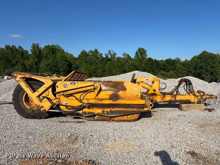 image for item DV4309 John Deere 1812C scraper