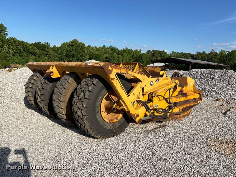 image for item DV4309 John Deere 1812C scraper