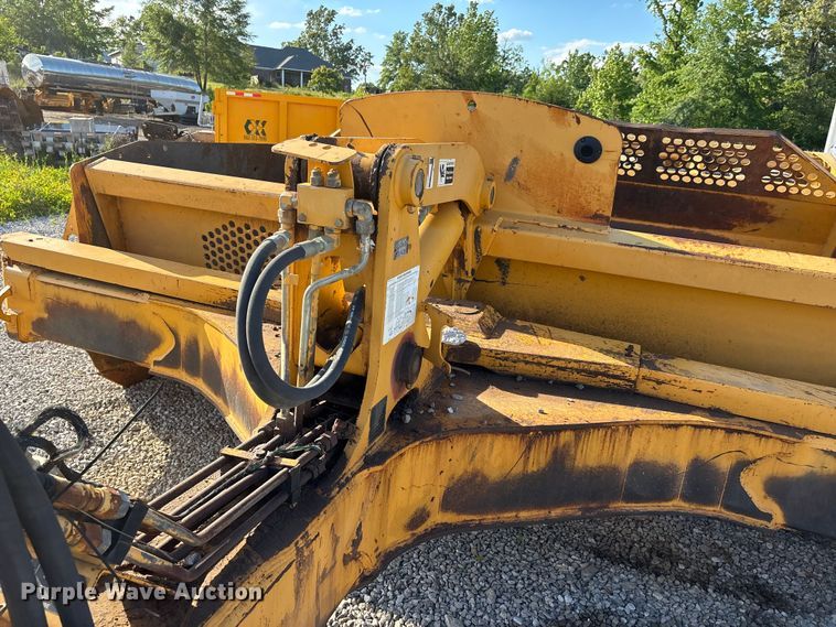 image for item DV4309 John Deere 1812C scraper