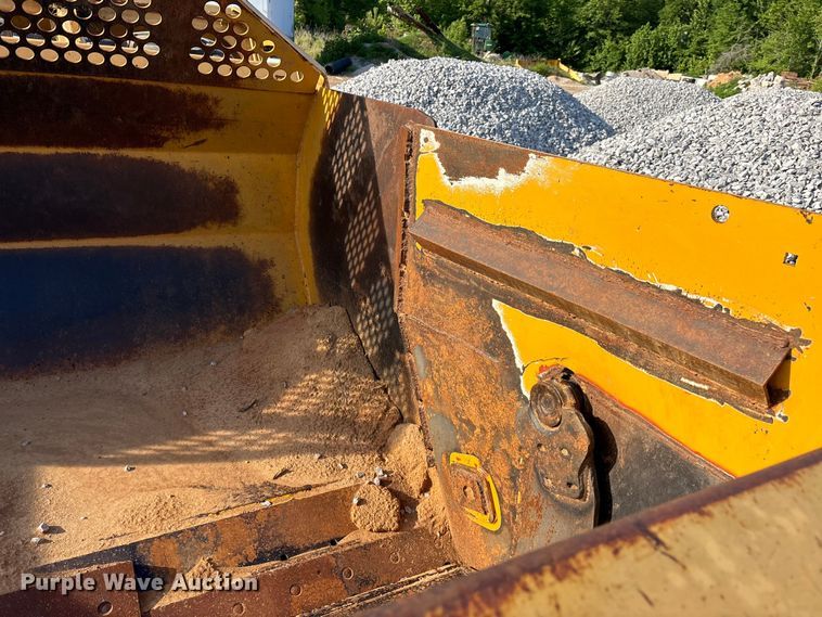 image for item DV4309 John Deere 1812C scraper